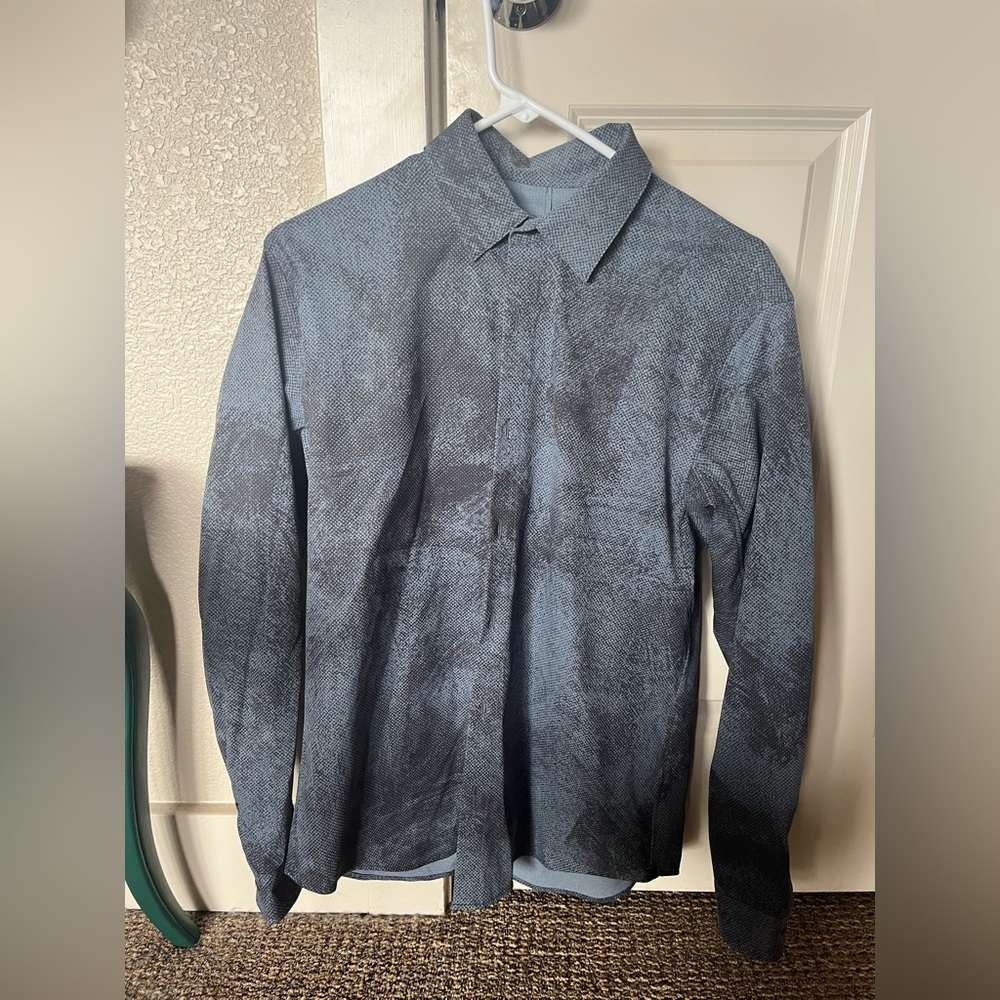 Lululemon men’s button down. Medium.